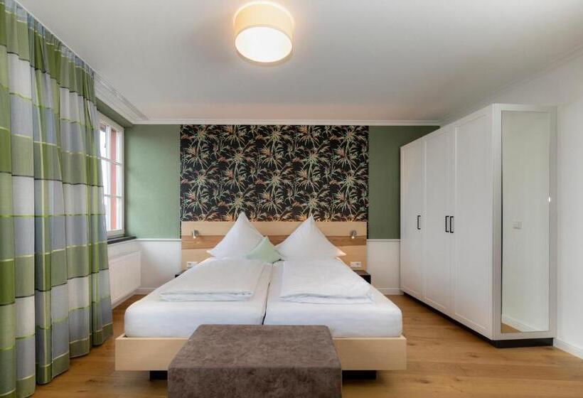 Comfort room with lake view, Der Löwen