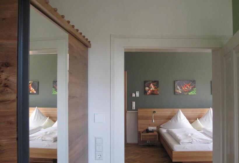 Suite with lake view, Der Löwen