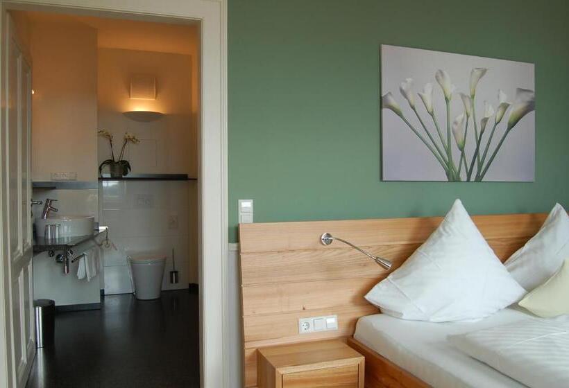 Suite with lake view, Der Löwen