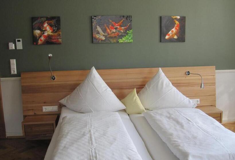 Suite with lake view, Der Löwen