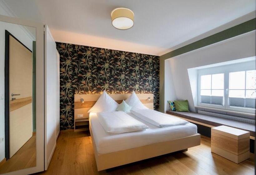 Comfort room with lake view, Der Löwen