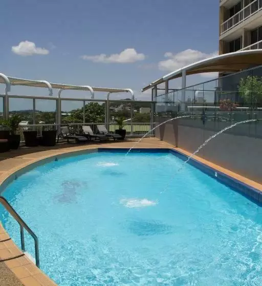スタンダードスタジオ, Gladstone Capricorn Apartments