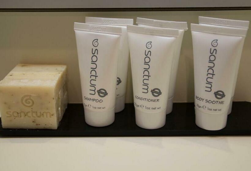 استودیوی استاندارد, Gladstone Capricorn Apartments