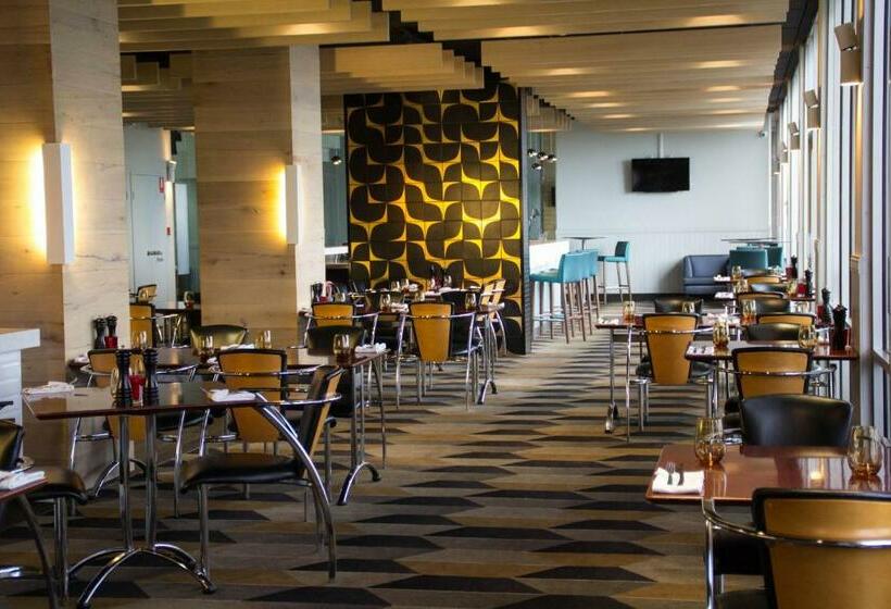 استودیوی استاندارد, Gladstone Capricorn Apartments