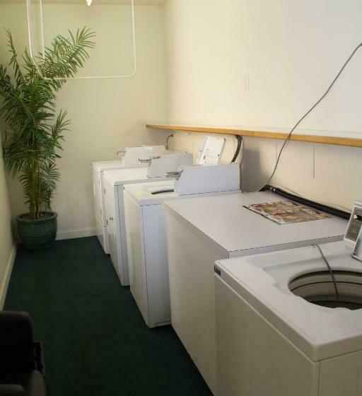 استودیوی استاندارد, Gladstone Capricorn Apartments