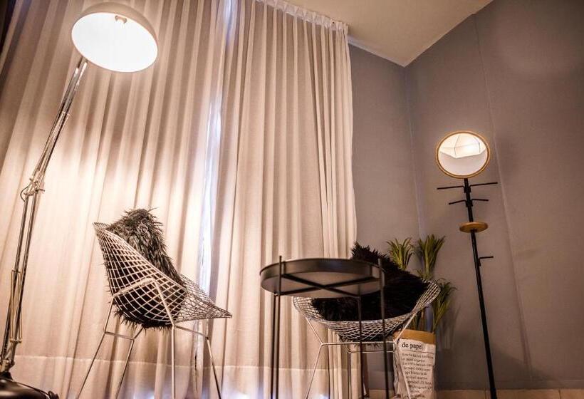 جناح جونيور, Maria S