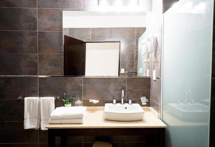 جناح جونيور, Maria S