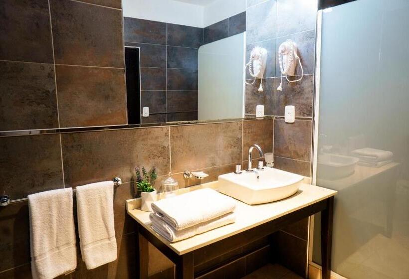 جناح جونيور, Maria S