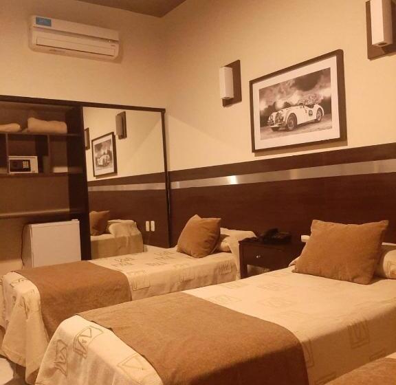 غرفة قياسية رباعية, Maria S