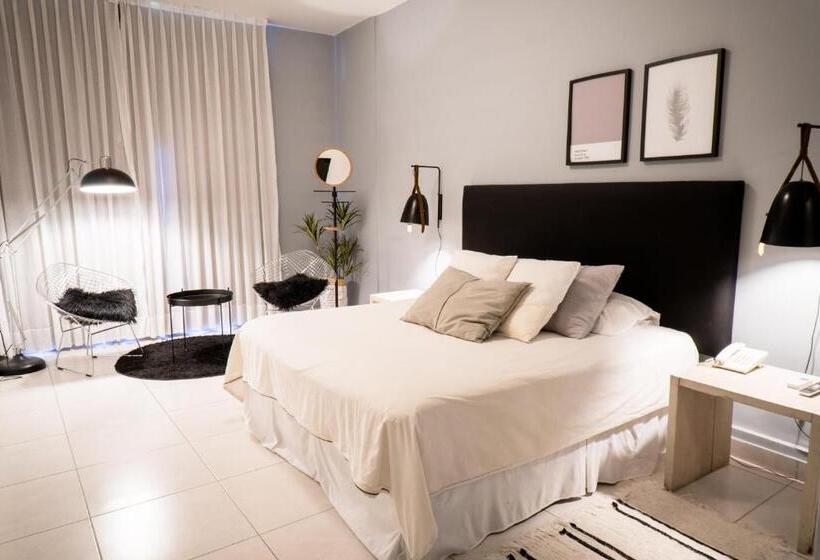 جناح جونيور, Maria S