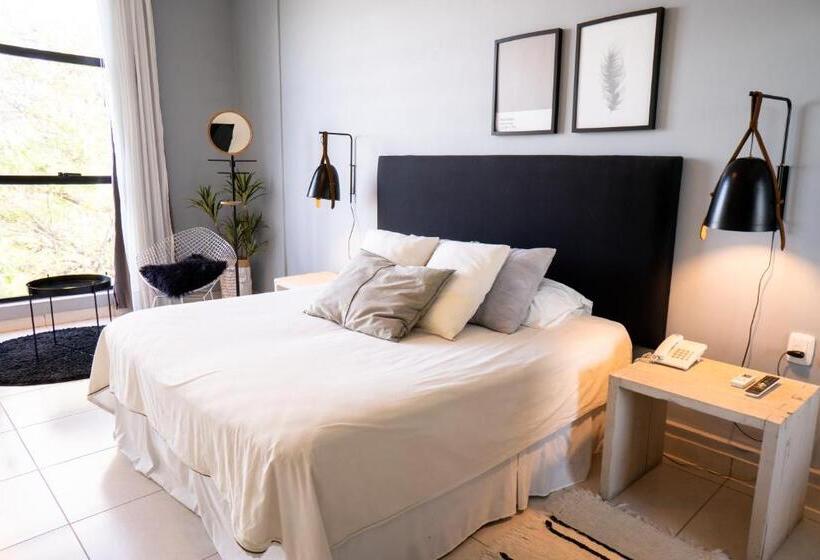 جناح جونيور, Maria S