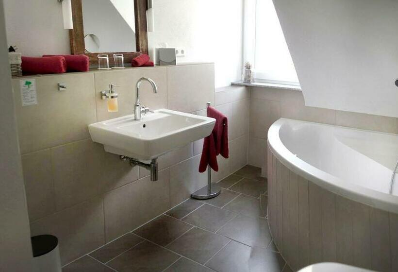 חדר סטנדרט לארבעה, Pension & Seminarhaus Haus Am Fluss