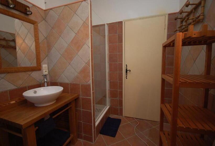 غرفة عائلية, Mas De La Sauline