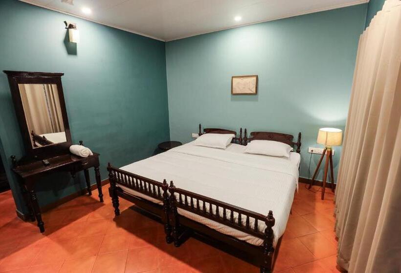 带大床的标准间, Hill Rows Estate By Greenescapes