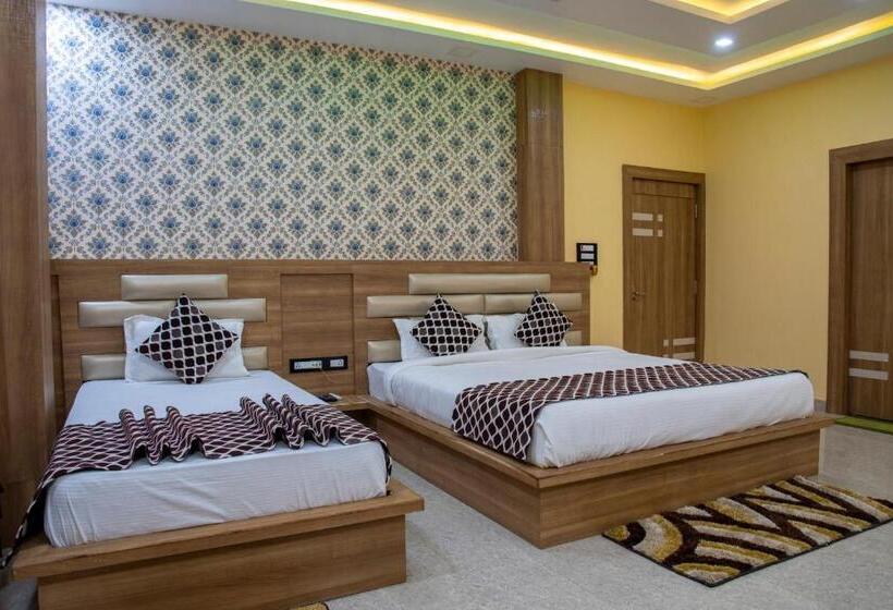 Трехместный Номер Deluxe, Mangalam Inn