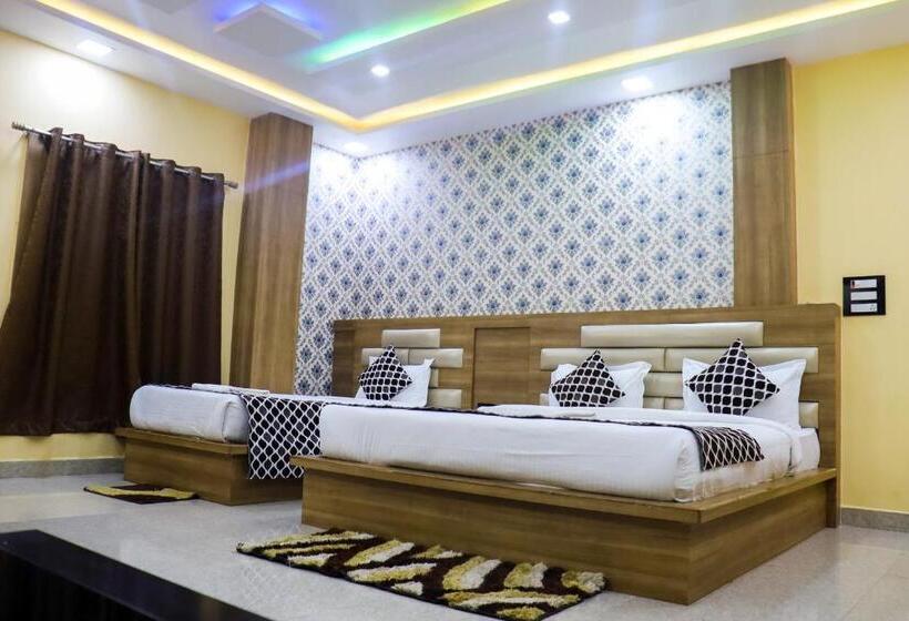 Трехместный Номер Deluxe, Mangalam Inn