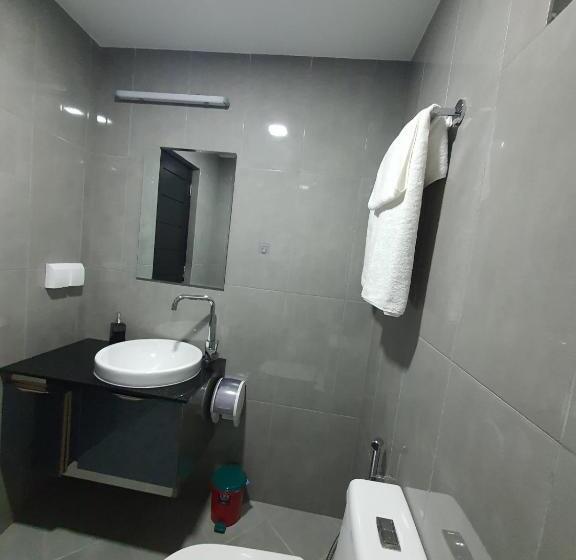 اتاق لوکس, Tour Inn