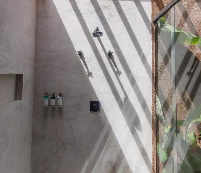 Suite with lake view, Mahré Hotel & Spa