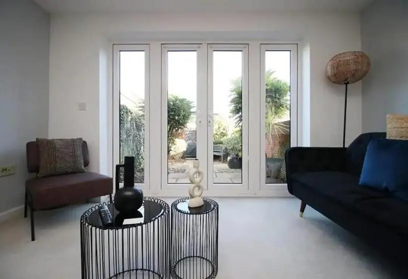 Talo 1 Makuuhuone, 4 Br | Free Parking | Garden
