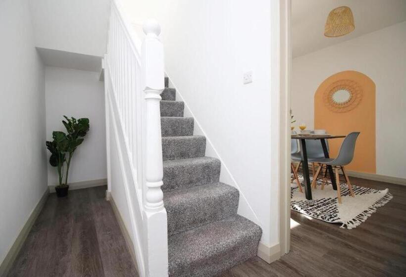 בית, חדר שינה 1, Old Market House