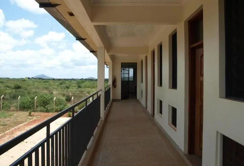 اتاق خانوادگی با سرویس بهداشتی مشترک, Voi Lutheran Guesthouse