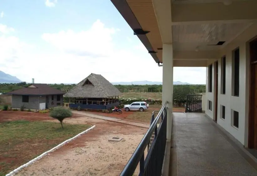 اتاق خانوادگی با سرویس بهداشتی مشترک, Voi Lutheran Guesthouse