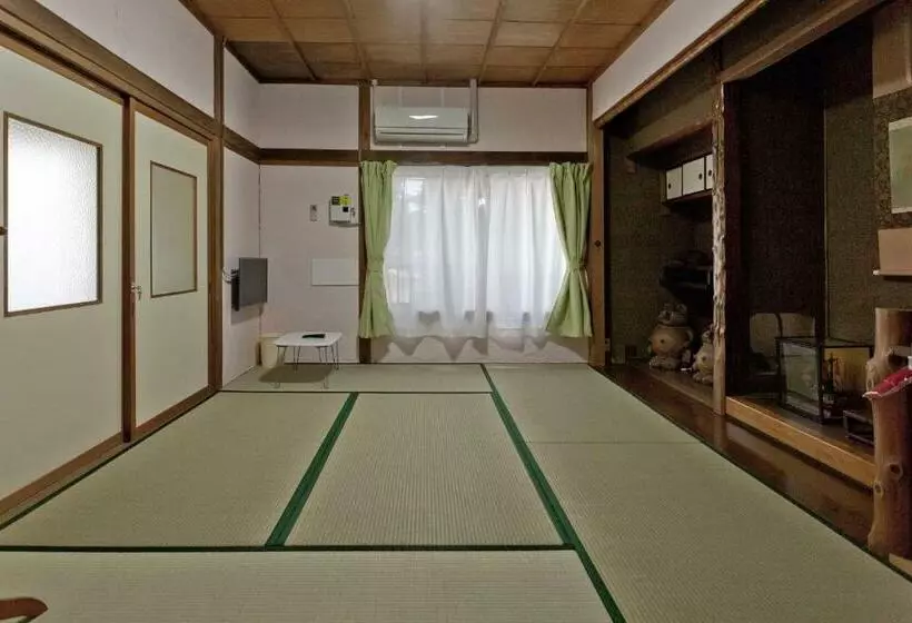 バス共有のスタンダードルーム, Dormitory Sandanya Guest House