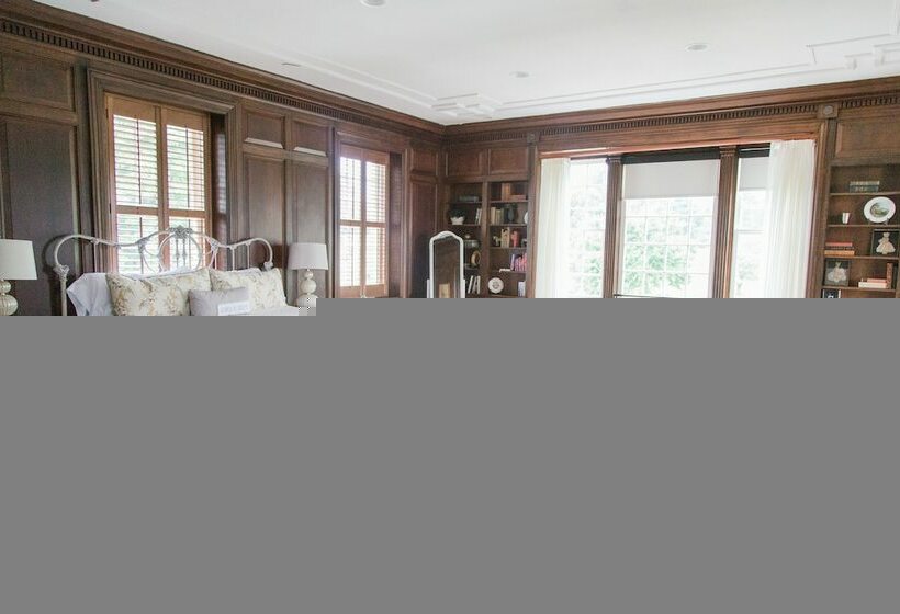 标准间, Inn At Evergreen