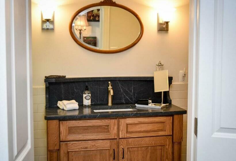 标准间, Inn At Evergreen