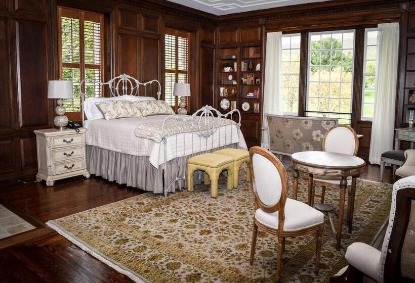 带大床的高级房间, Inn At Evergreen