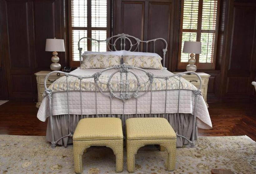 带大床的高级房间, Inn At Evergreen