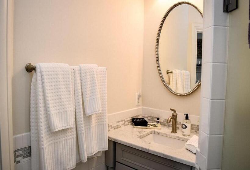 带大床的标准间, Inn At Evergreen