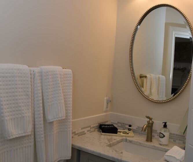 标准间, Inn At Evergreen