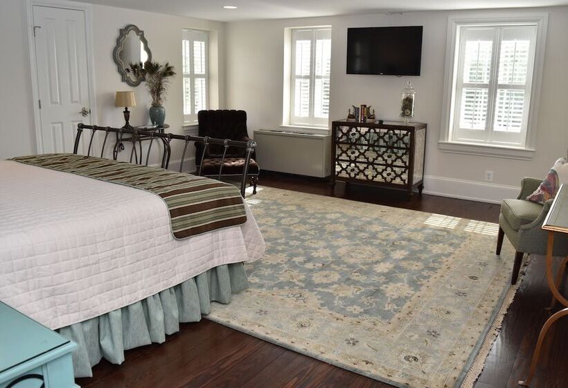 标准间, Inn At Evergreen