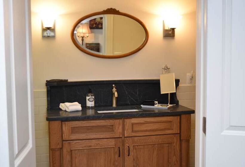 标准间, Inn At Evergreen