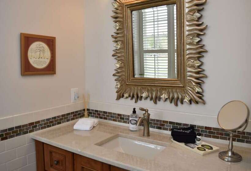 标准间, Inn At Evergreen