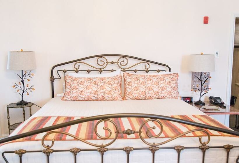 标准间, Inn At Evergreen