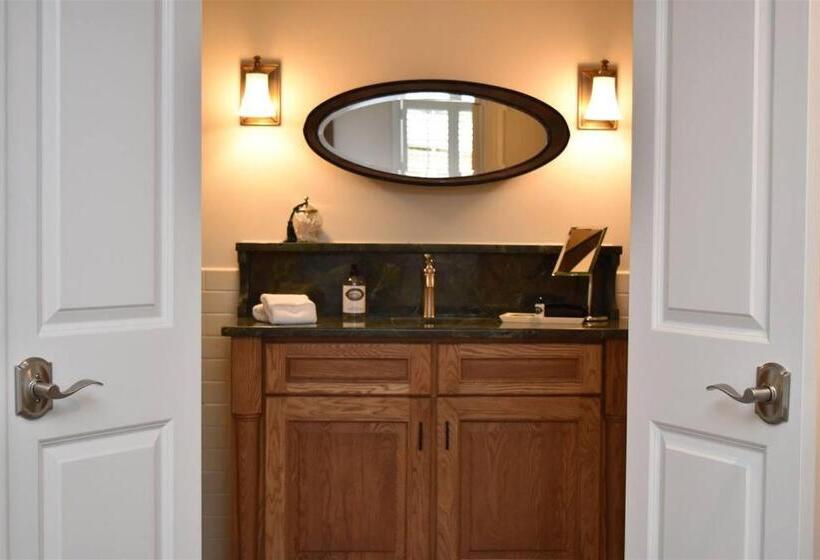 带大床的标准间, Inn At Evergreen