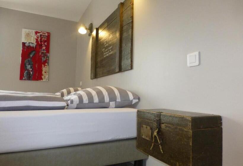 غرفة قياسية, L’été En Novembre