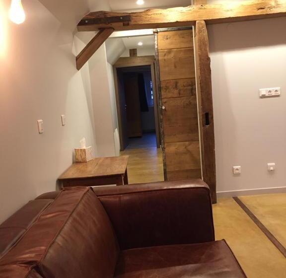 منزل 4 غرف نوم, L’été En Novembre