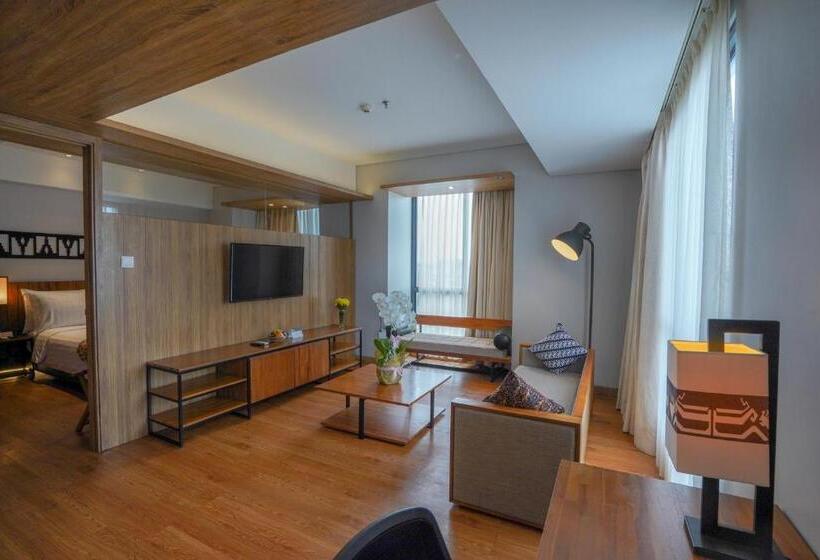 Люкс, Batiqa Hotel Lampung