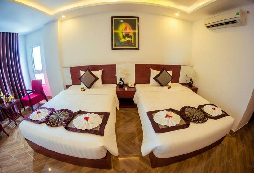 اتاق سوپریور با چشم‌انداز شهر, Gem