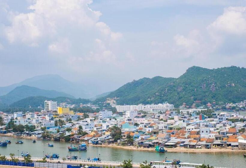 Deluxe room with river view, Gem