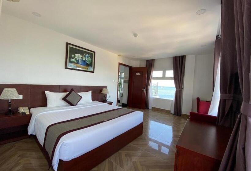 سوییت با چشم‌انداز دریا, Gem