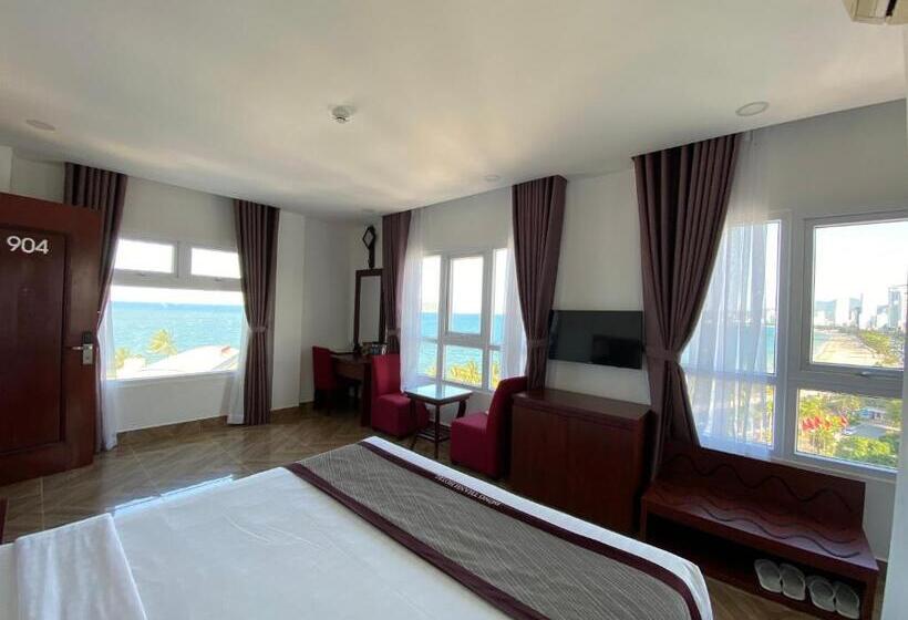 سوییت با چشم‌انداز دریا, Gem