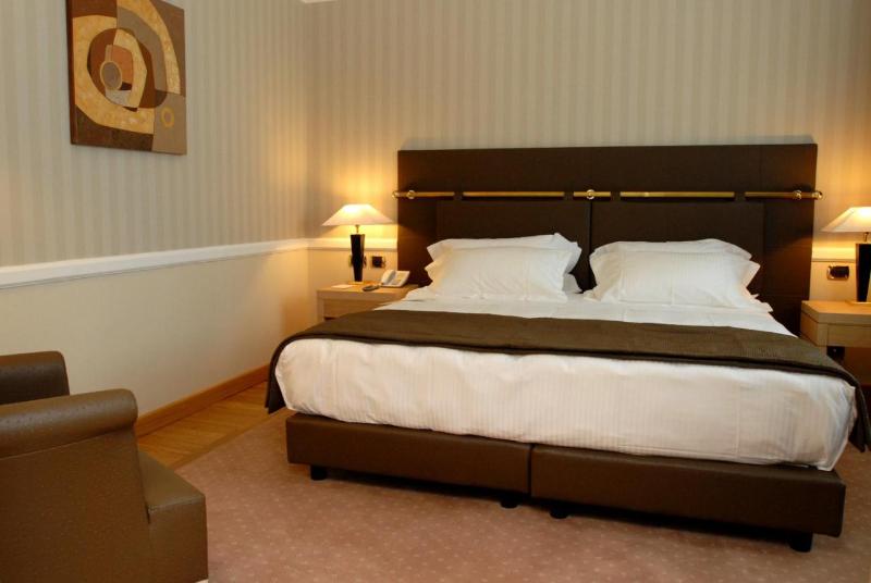 اتاق سوپریور با چشم‌انداز شهر, Gem