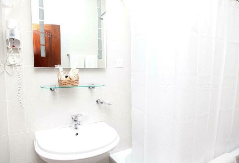 غرفة تنفيذية, Mahogany Lodge, Cantonments