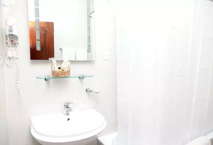 اتاق اجرایی, Mahogany Lodge, Cantonments