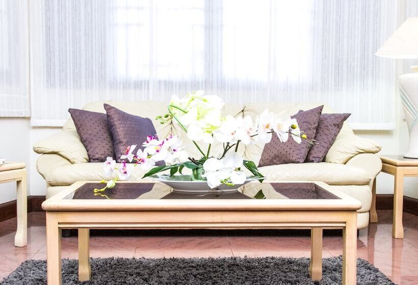 شقة غرفة واحدة, Mahogany Lodge, Cantonments