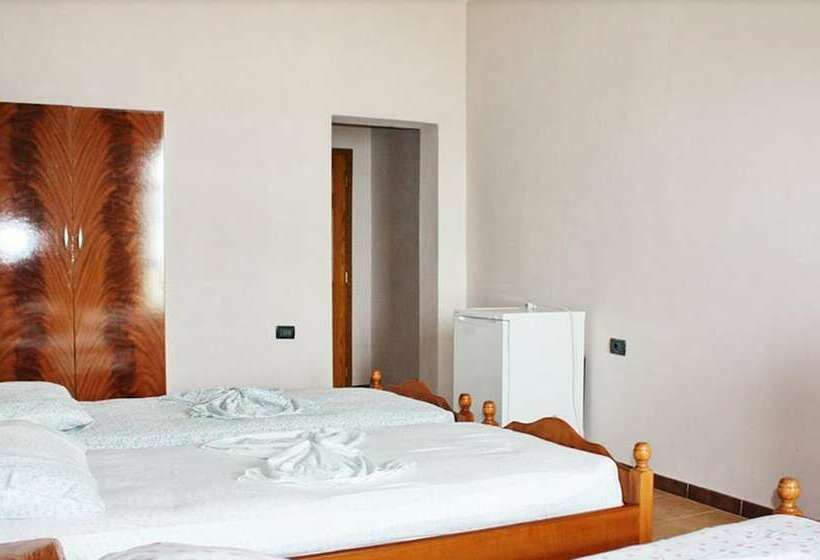 标准间, Nika Radhime